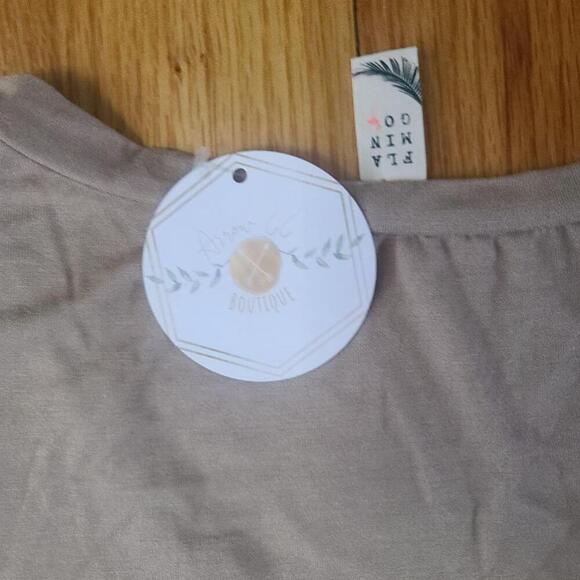 Flamingo Tan V-Neck T-Shirt - Size M - NWT - Picture 5 of 5